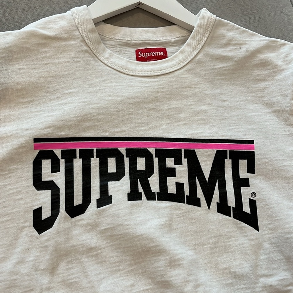 Supreme tee shirt Size Medium